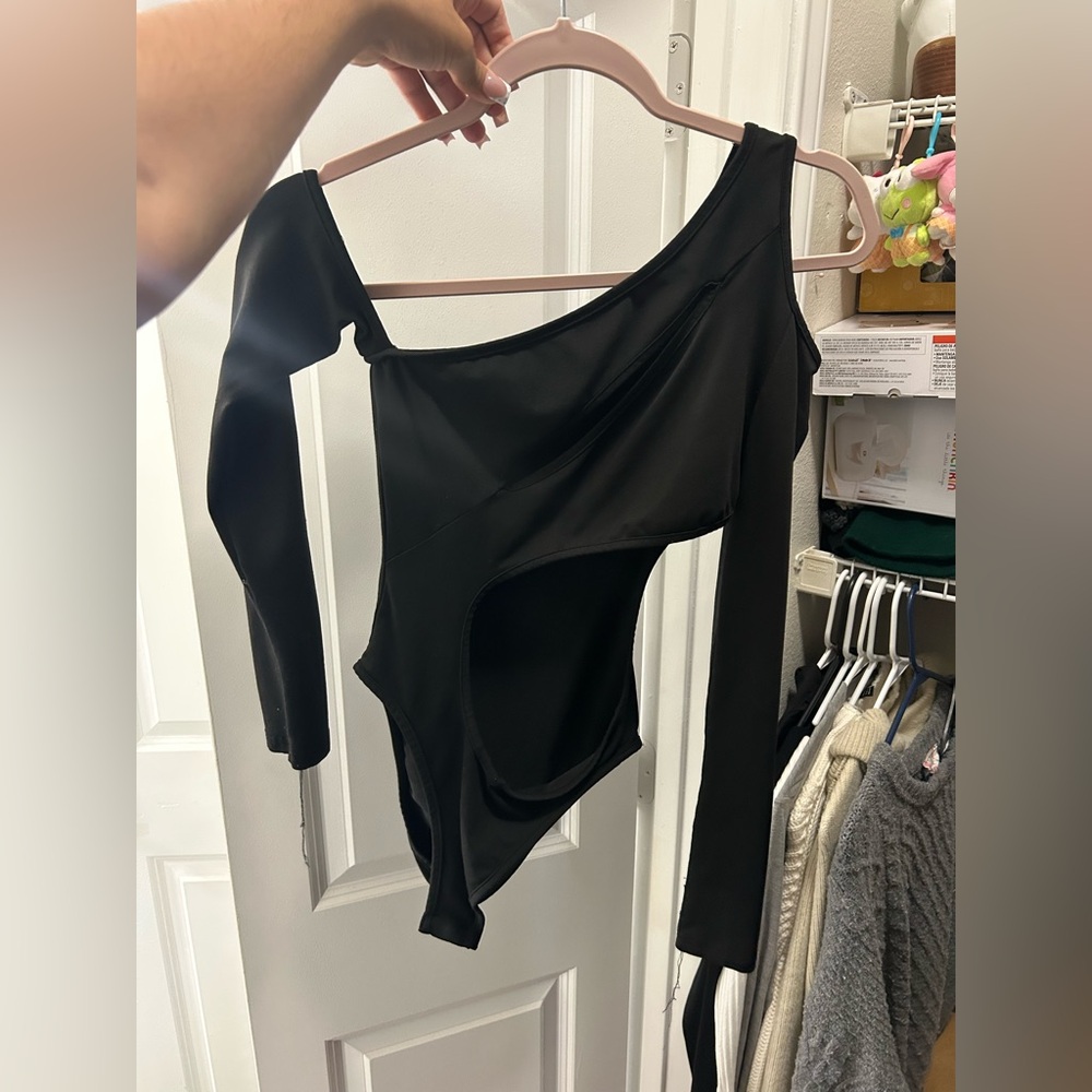 Black One-Shoulder Cutout Bodysuit